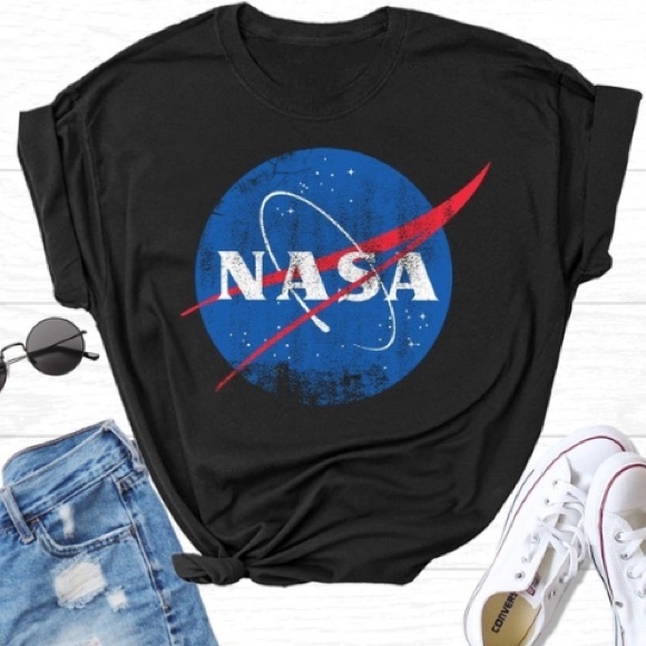 🪐NASA Shirt🪐 - Picture 2 of 2